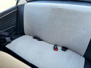 Hochglanzmanufaktur Fahrzeugaufbereitung und Fahrzeugpflege Kreis Warendorf Oldtimer Innenaufbereitung Innenaufbereitung Rückbank 2