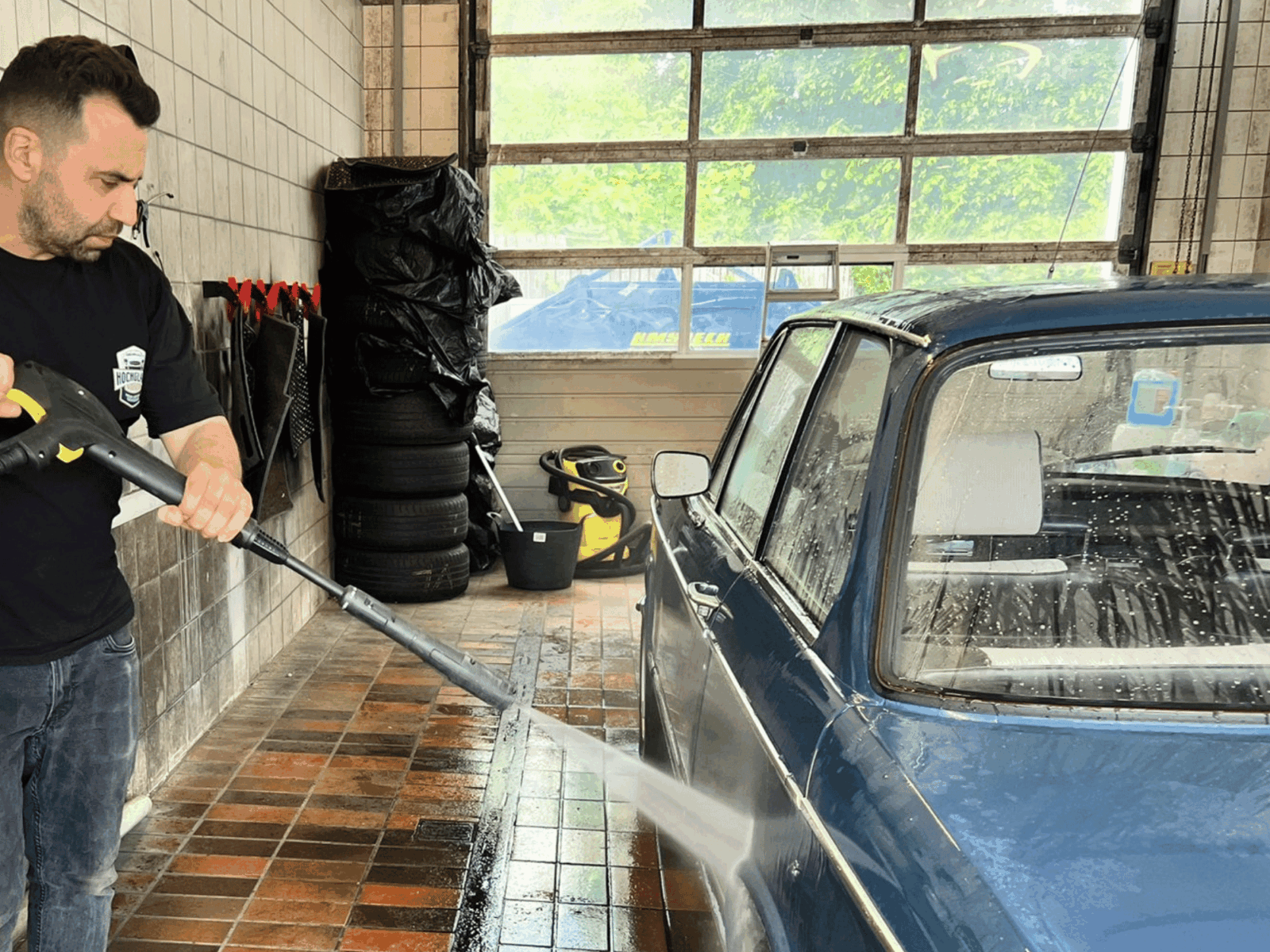 Hochglanzmanufaktur Fahrzeugaufbereitung und Fahrzeugpflege Kreis Warendorf Außenaufbereitung eines 2er BMW Oldtimers